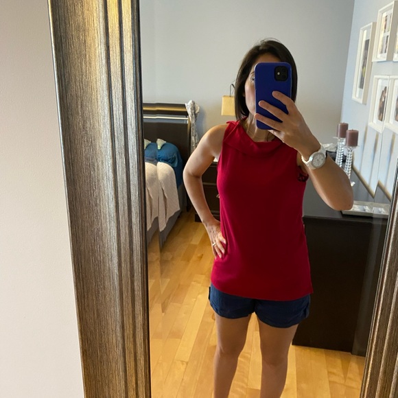 Beautiful Banana Republic sleeveless red top. - Picture 3 of 4